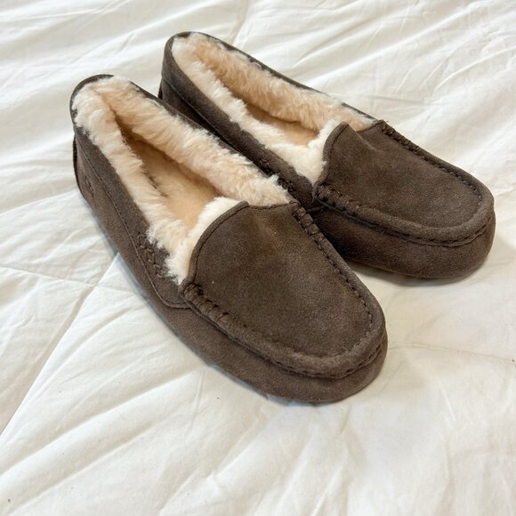 NWOB UGG Ansley Espresso Suede Shearling Moccasin Slippers Women’s Size 6 - Picture 3 of 10